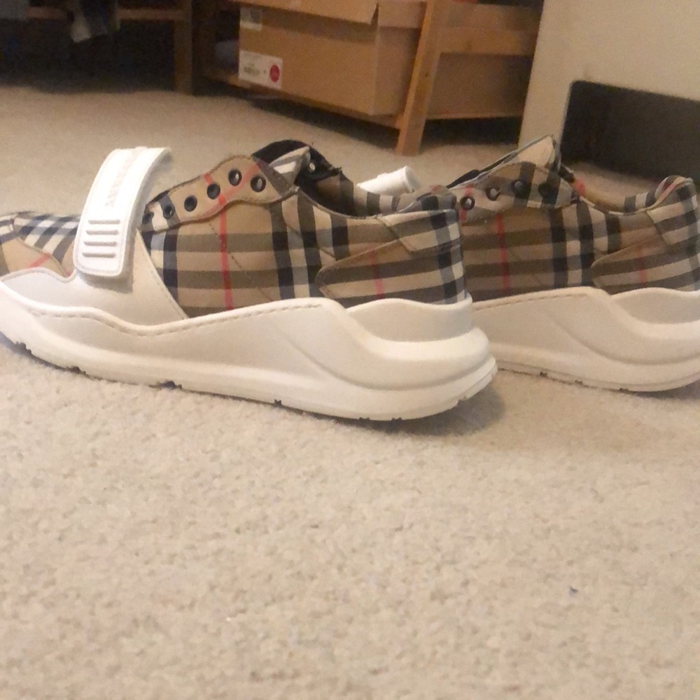 BURBERRY - Picture 2 of 2